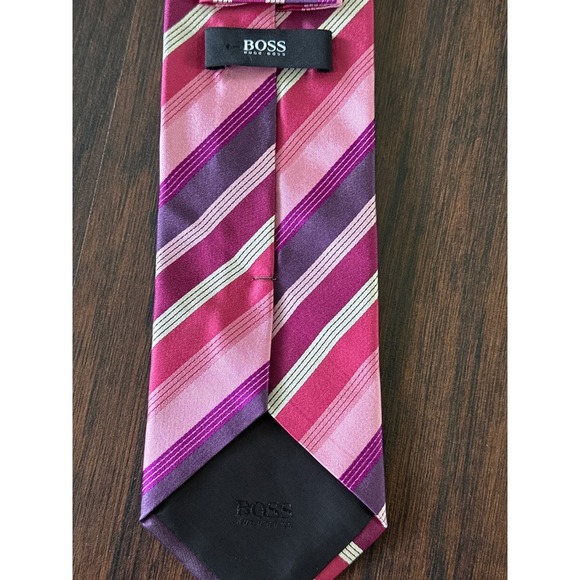 Hugo Boss Silk Necktie Striped Pink Purple Business Career Made in Italy - Picture 2 of 3